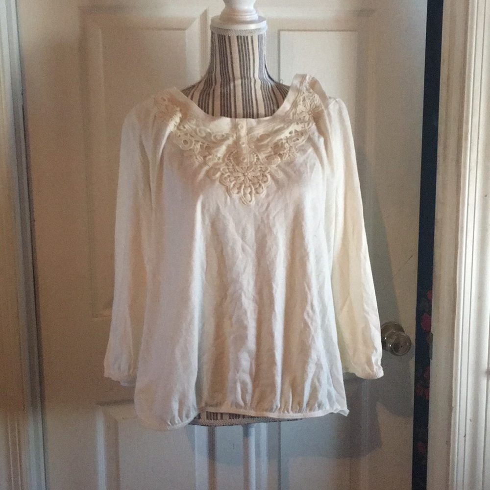 White mid sleeve banded top